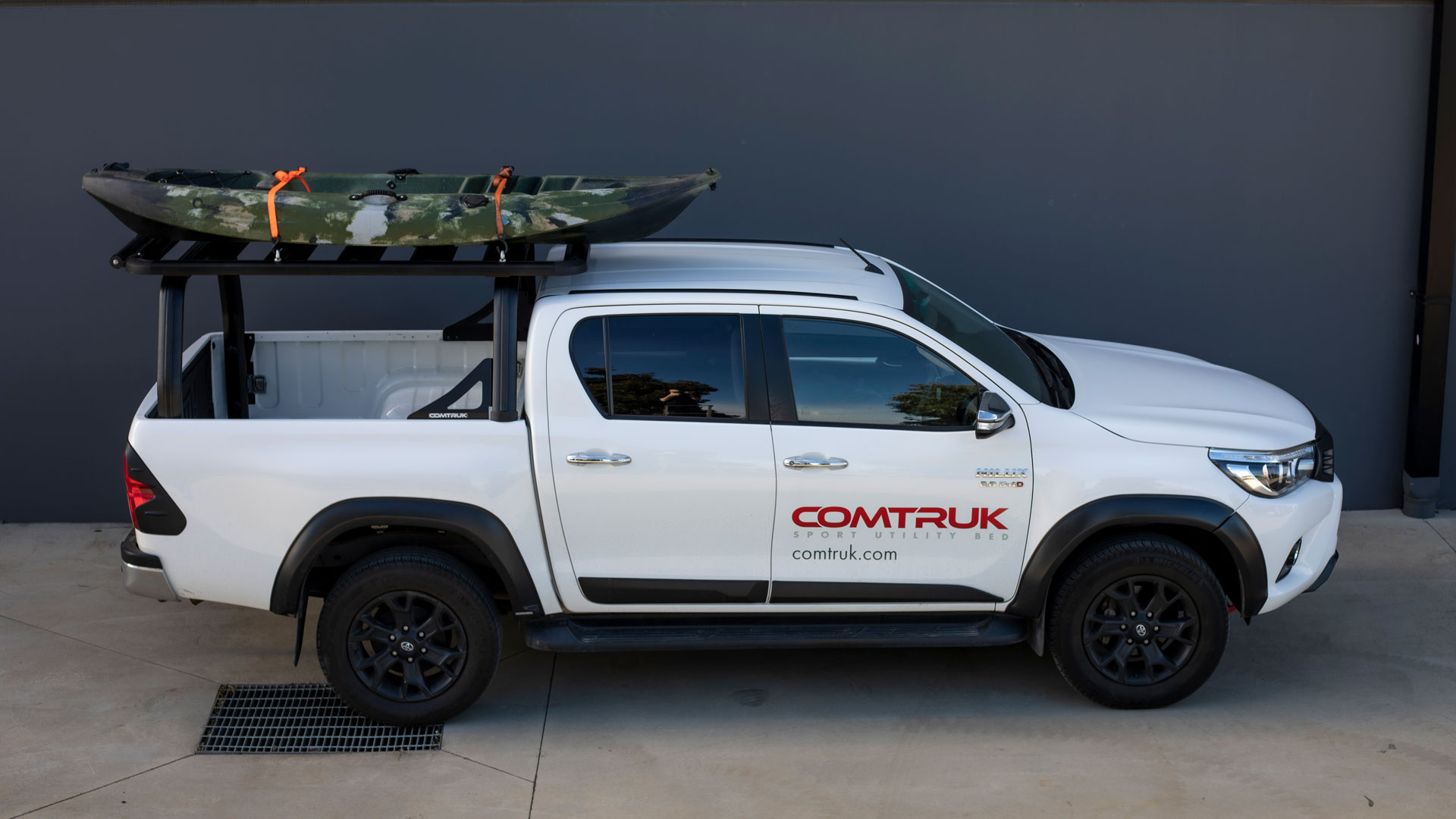 Toyota HiLux featuring HD150 platform rack